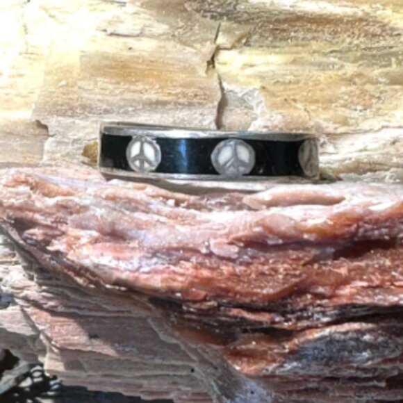 Sterling Silver Black Enamel Peace Sign Ring 6 - Picture 1 of 4